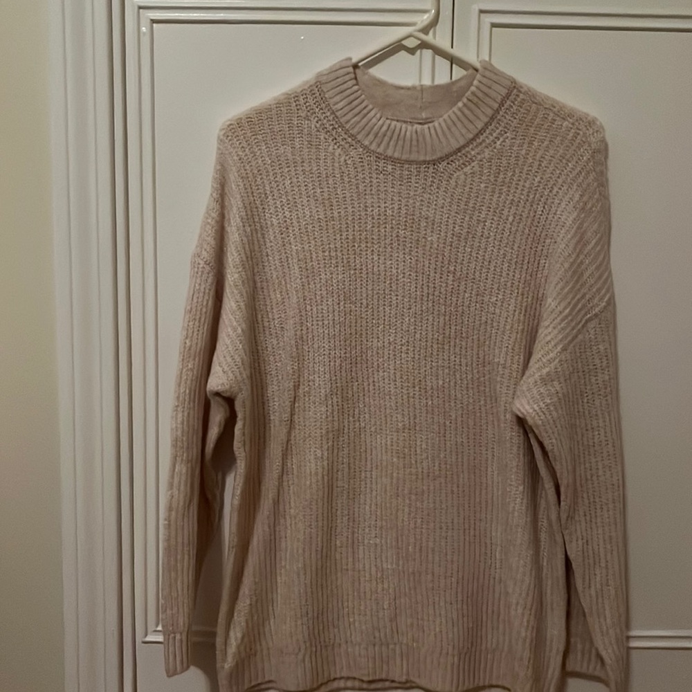 Women’s sweater. Light pink long sweater. American eagle size small.